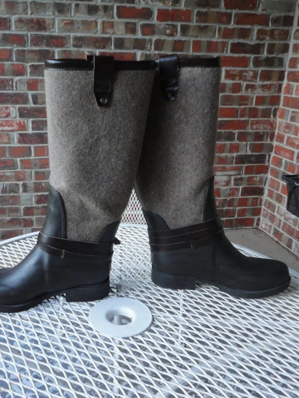 UGG 
